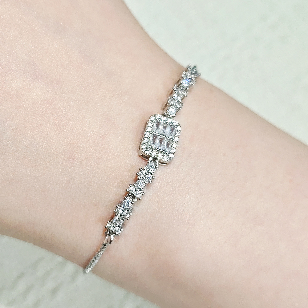 Fashionable and Luxurious Adjustable Women's Starry Bracelet Jewelry Wholesale Cross-Border Hot Sale Zircon-image-1095772364