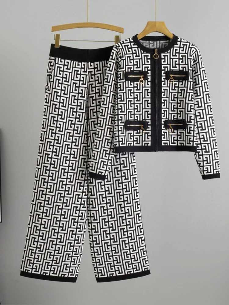 Two Piece Knitted Set 2025 Spring New Fashion Jacquard Letter Zipper Cardigan and Wide Leg Pants for Elegant WomenT260228