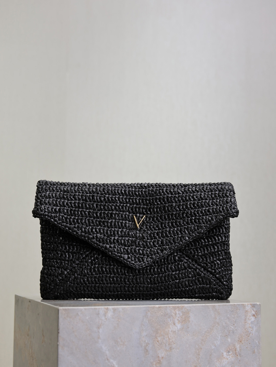 10A Le sac enveloppe tissé Cassandre est fait d'herbe naturelle de Lafite et crocheté à la main, adapté aux vacances d'été, style enveloppe, couv