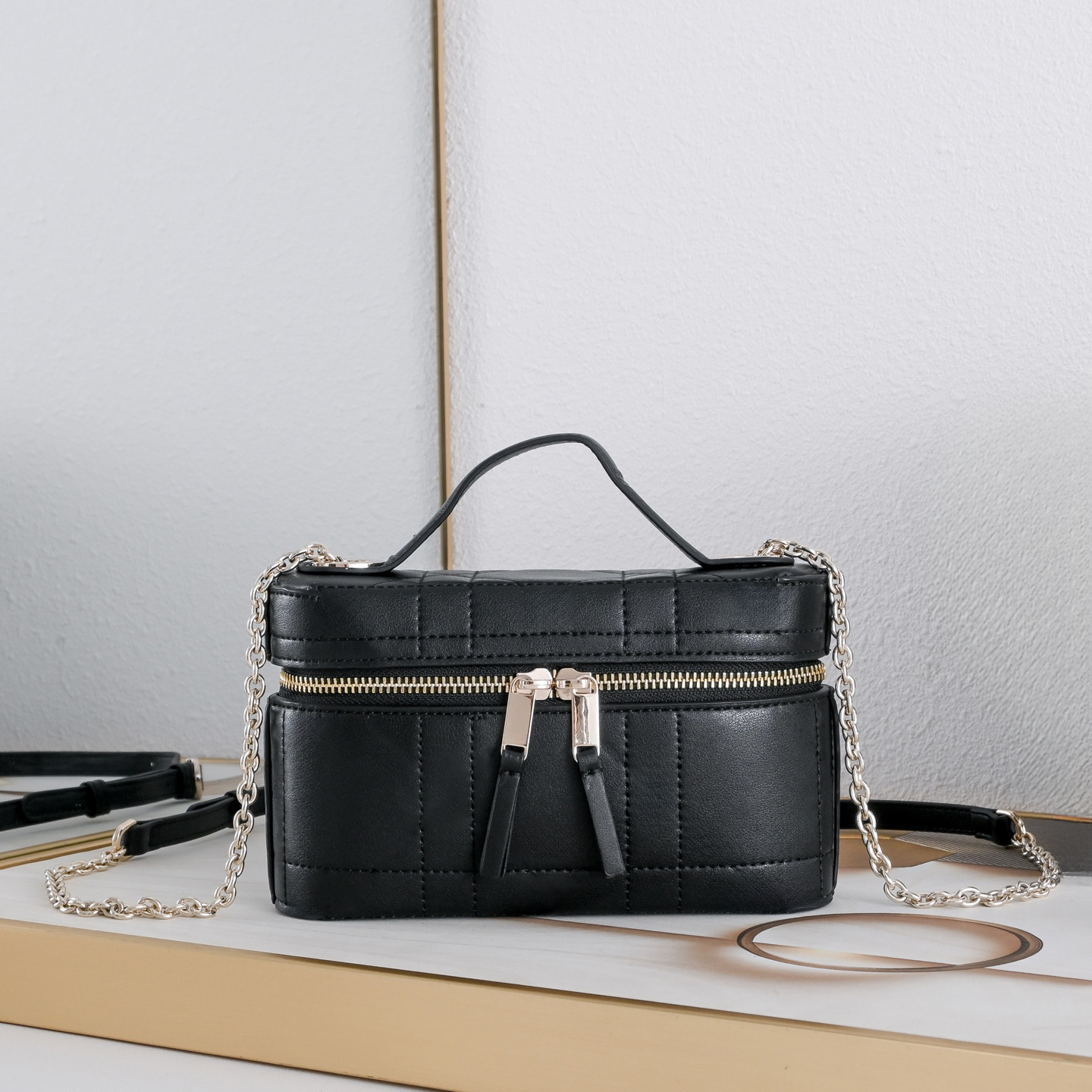 Luxury Trianon Soft Vanity Designer Cosmetic Bags real Cases Women's true leather makeup bag size 19cm without box