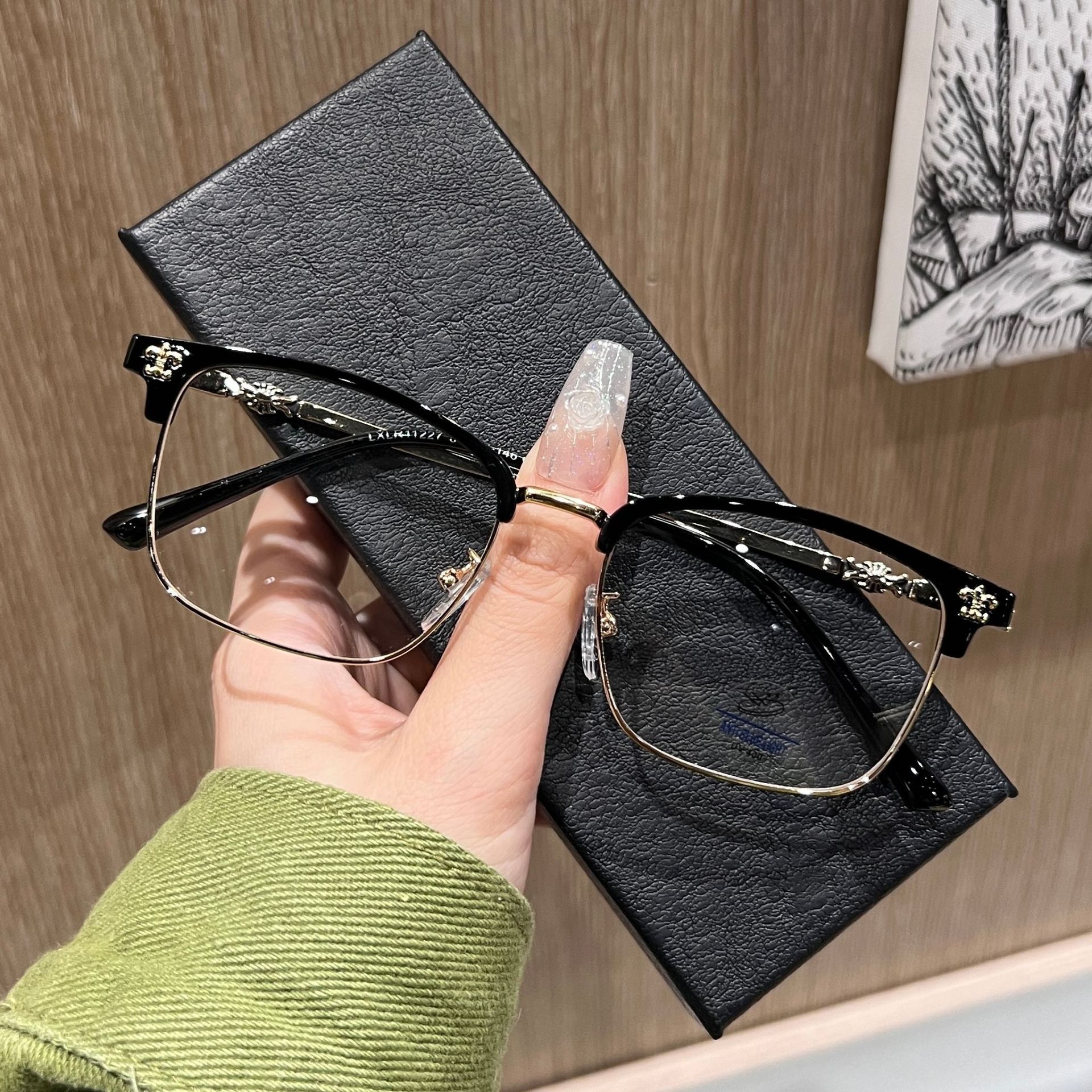 Designer Sunglasses Half Frame Men Cool Retro Glasses Frame For Women Artistic Fashion Blue Light Blocking Glasses Can Be Paired With Prescription L
