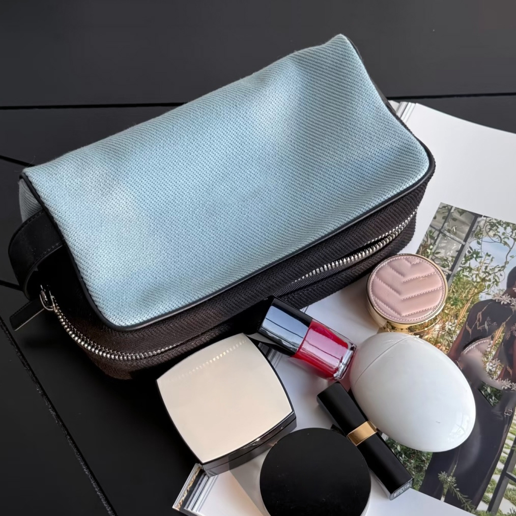 Top Quality Designer Canvas Cosmetic bag Toiletry bag 26bag Travel Zipper Makeup bag Daily Small Cosmetic Shoulder bag Luxury Makeup Organizer Pouch