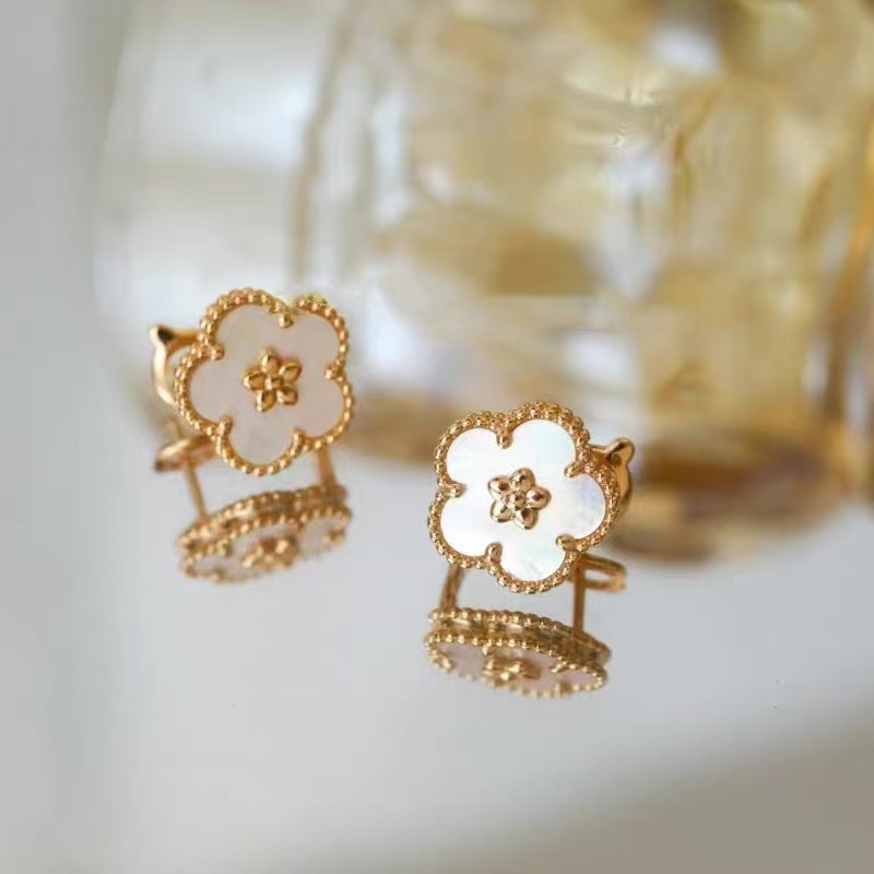 Women's Delicate Flower Motif 18-Karat Yellow Gold Gilded Buds Stud Pieces-image-1108699635