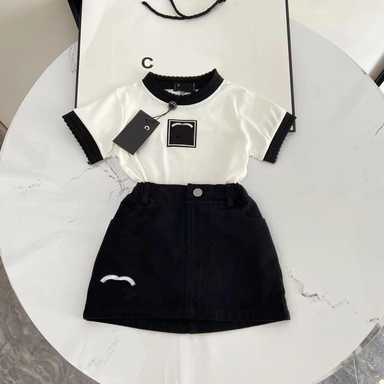 Designer Kids Clothing Summer Luxury Cartoon Print T Shirt Boys Short Sleeve Shorts Two Piece Set Girls Short Sleeve Skirt Set Casual Shorts