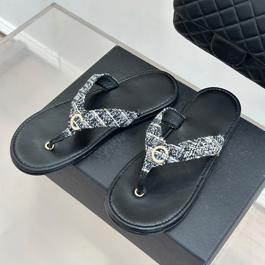 Designer Slippers Women Flip Flops Men Classic Letter Flat Flip Flops Casual And Fashionable French Lazy Sparkling Rhinestone Daily Slippers