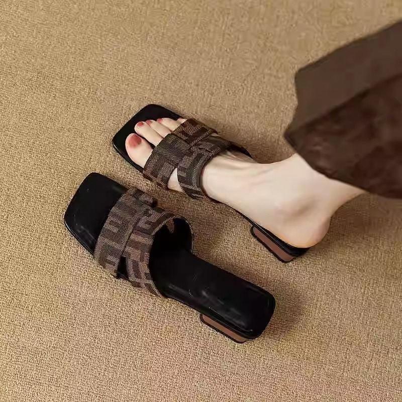 Square toed sandals with exposed toes, fashionable and versatile for outdoor wear, summer new style, fish mouth woven one-piece leather sandals for