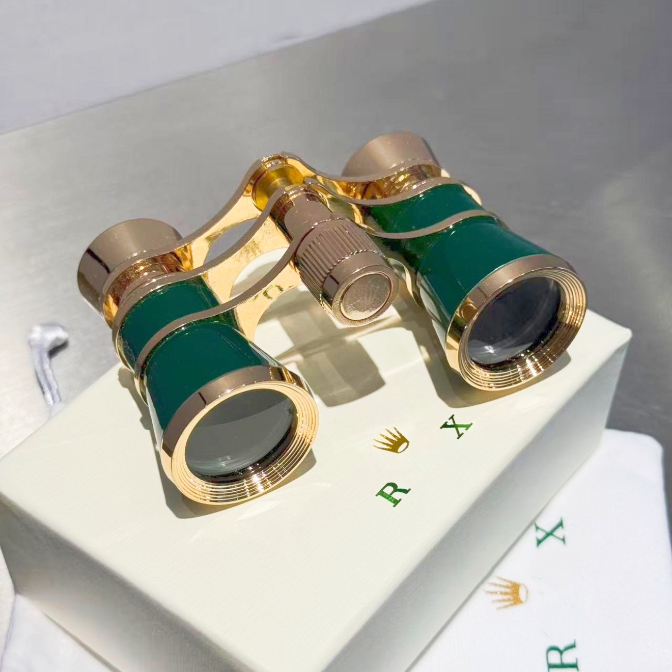 2025 New Luxury Vintage Opera Glasses Gold Plated Mini Binoculars Retro Theater Concert Binocular as Decor & Gift