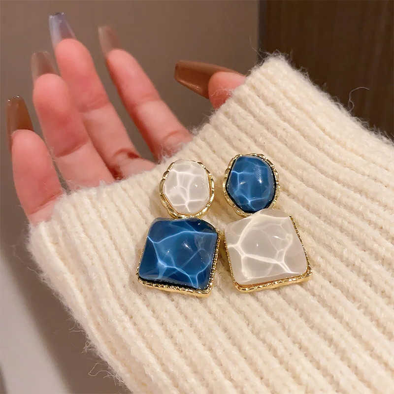 Square LATS Asymmetry Water Ripple Dangle Earrings for Women New Unique Design Light Luxury Earring Fashion Jewelry Accessories M260604