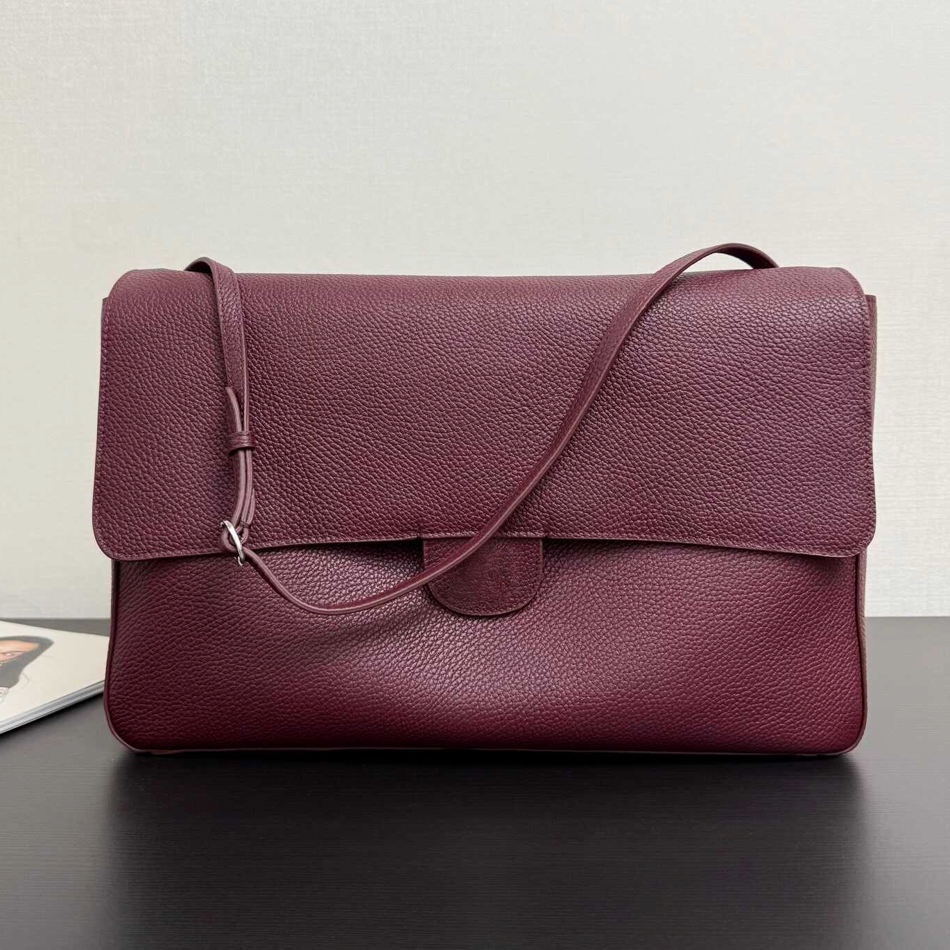 Designer luxury brand CF new style tote bag extra large 26s flap unisex airport bag made of 7A to 10A top grade full grain cowhide versatile casual