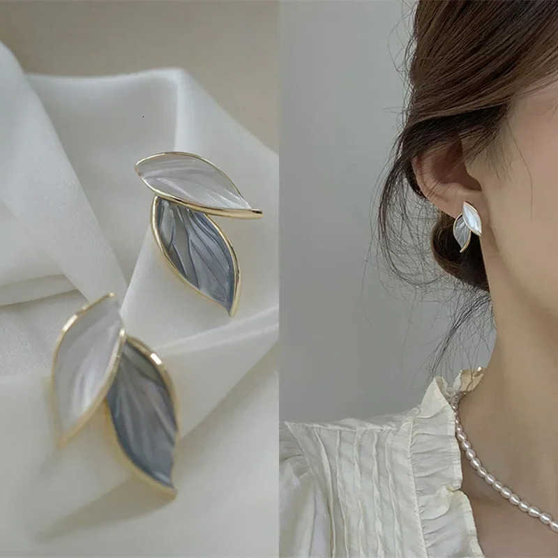 Metal LATS New Korean Arrival Trendy Fresh Lovely Sweet Grey Stud Earrings for Women 2024 Fashion Jewelry Gifts M260604