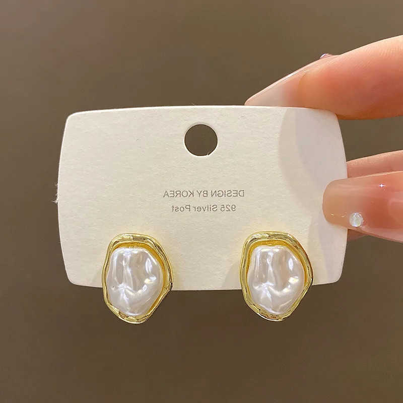 Pearl Round Geometric Earrings Irregular for Women Unusual Irregular Gold Color Metal Side Earrings Boho Trendy Jewelry Gift M260604