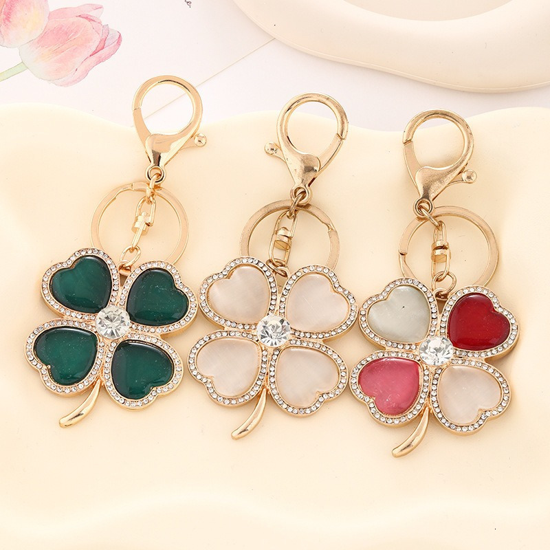 Rhinestone Clover Keychain Lucky Four Leaf Clover Designer Designer Bag Charm Fashion Purse Pendant for Women Girls Gift