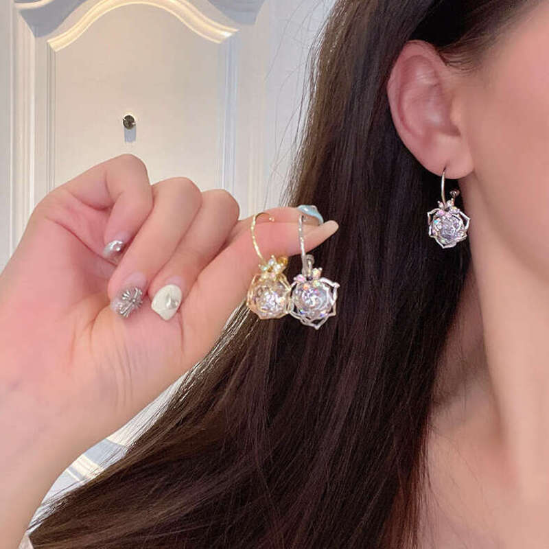 Designer Earrings Womens Hollow Rose Zircon Hoop Earrings Korean Style Sparkly Exquisite Drop Earrings Niche Fashion Daily Wear Gift Jewelry