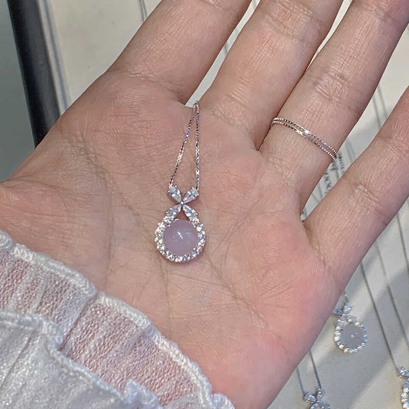 and Luxurious Elegant Imitation White Chalcedony Necklace for Women Unique and Exquisite Design with Zircon Pendant Stainless Steel Clavicle Chain T