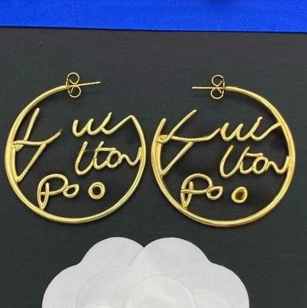 Classic Stud Designer Jewelry Chic Golden Script Ear Rings Ideal For Parties Earring Gifts