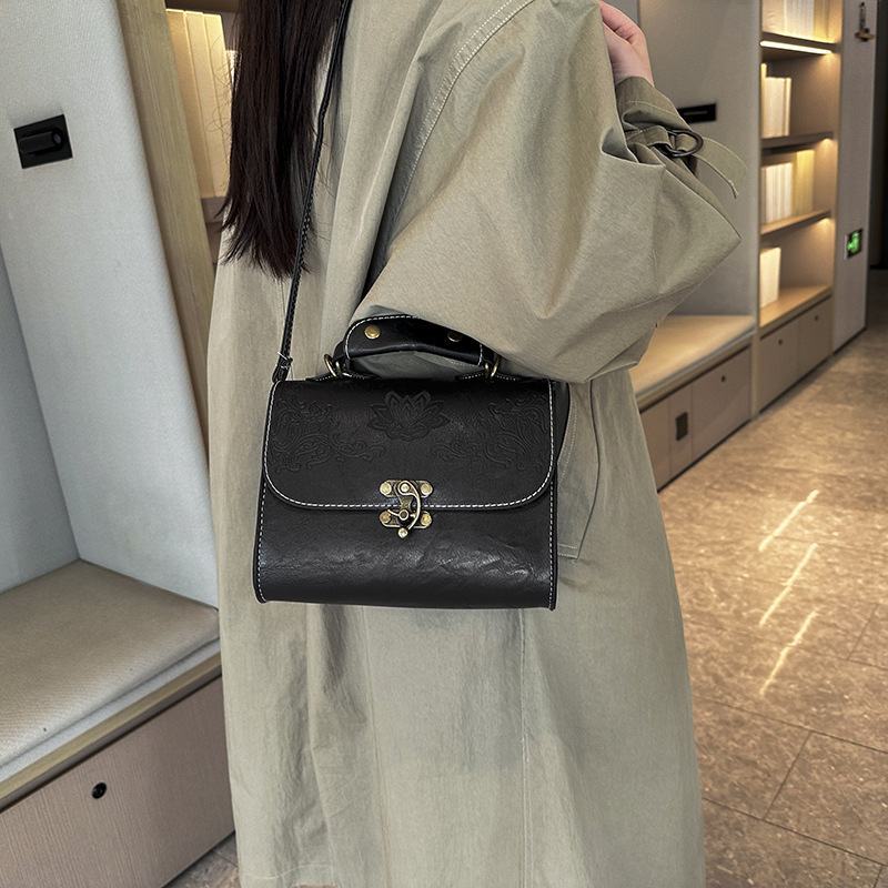 Retro Embossed Small Square Bag For Women 2026 New Design, Designer's Luxury Winter Multi-purpose Stylish Handbag Popular Trend Single Shoulder