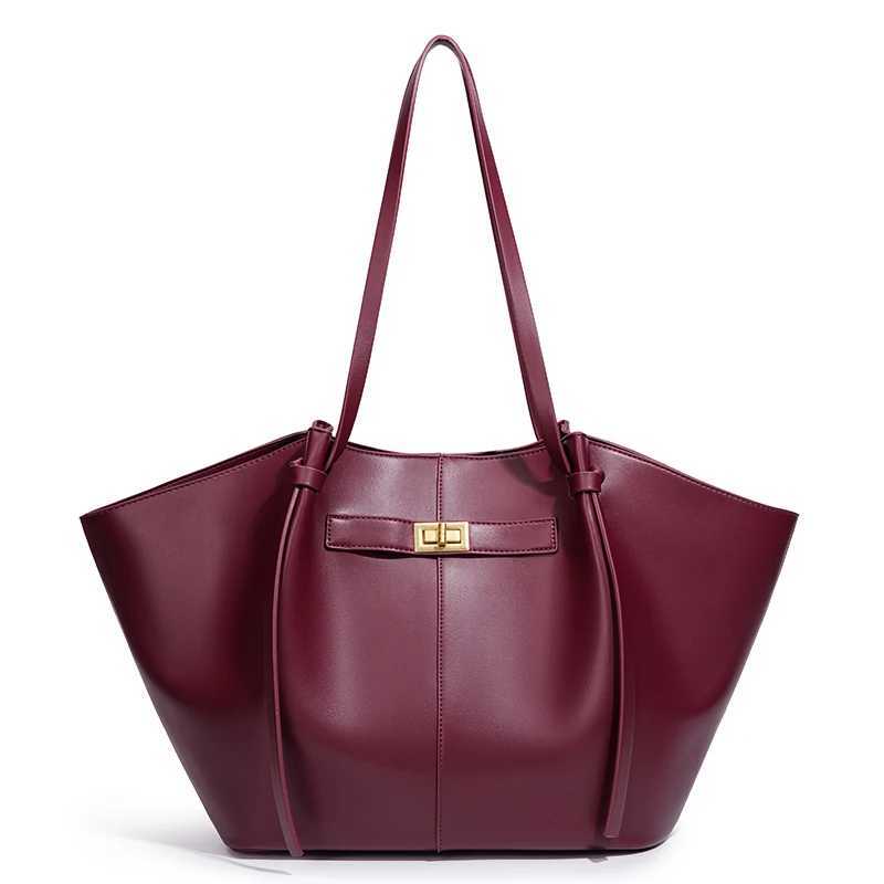 Lightweight Large Capacity 2025 New Bat-Shaped High Street Handbag European and American Style Trendy Single Shoulder Crossbody Q261016