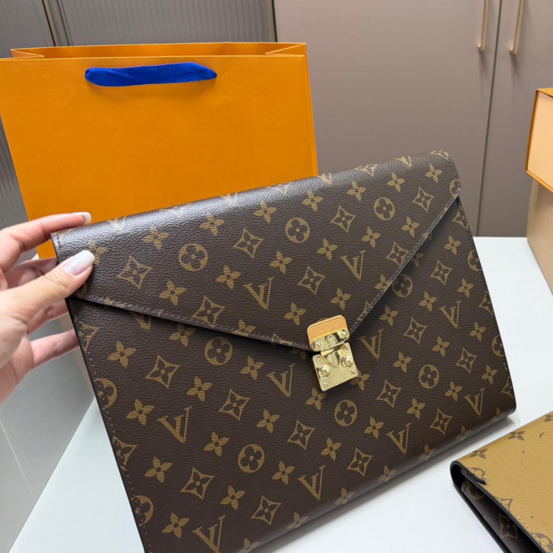 2026 new designer envelope bag clutch handbag multi-functional bag classic old-style postman bag metal lock fastening fashionable briefcase 10A Z03