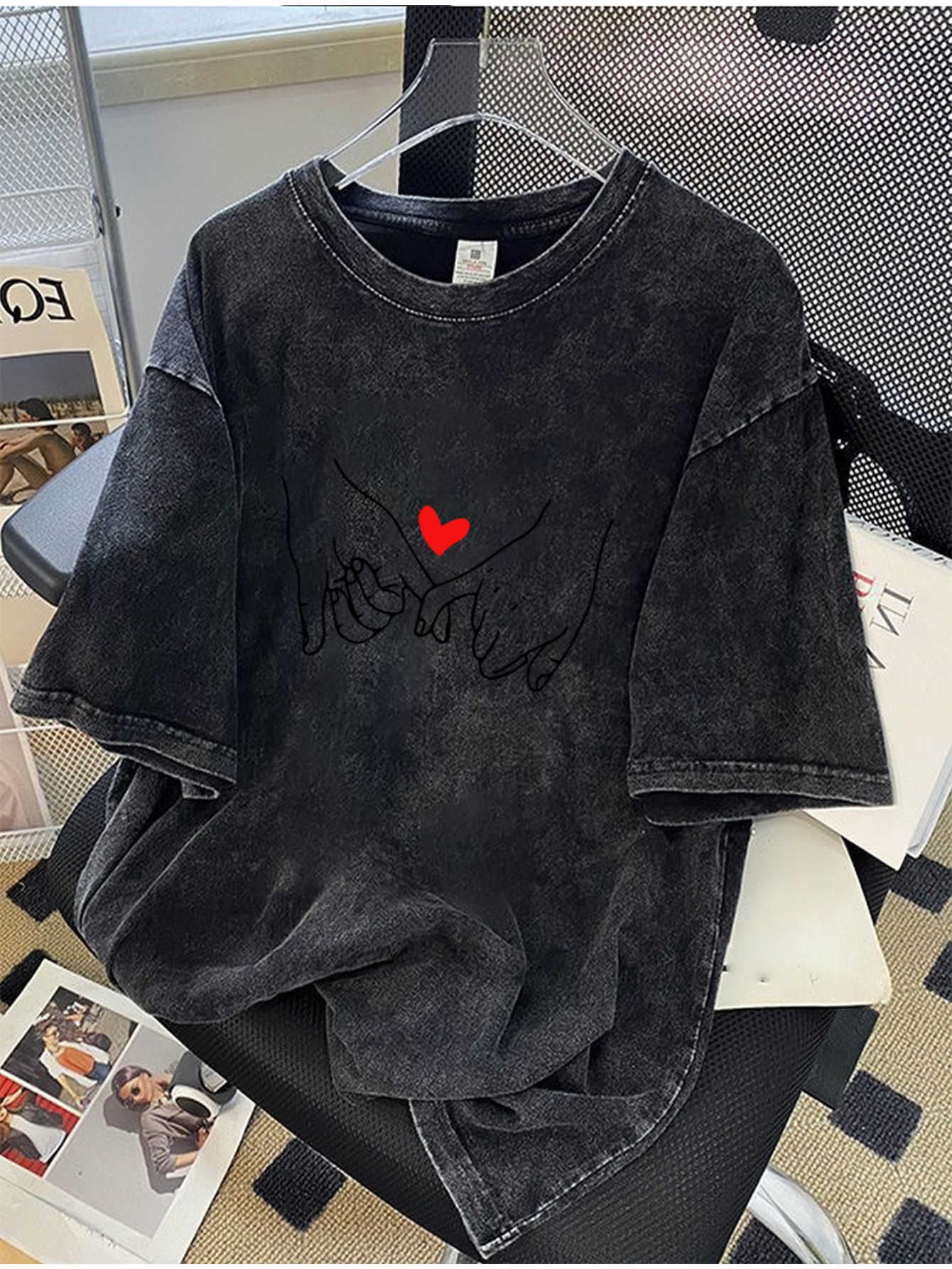 Summer Mens Fashion Simple Hand-Holding Print 100 Cotton T-Shirt Vintage Washed Black Short Slve Comfortable Soft Breathable D260606