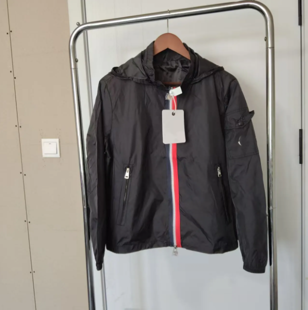 Fashion Men'S Jacket Autumn Spring Designer New Waterproof Windbreaker Coats Classic Casual Men Hooded Jacket DD118