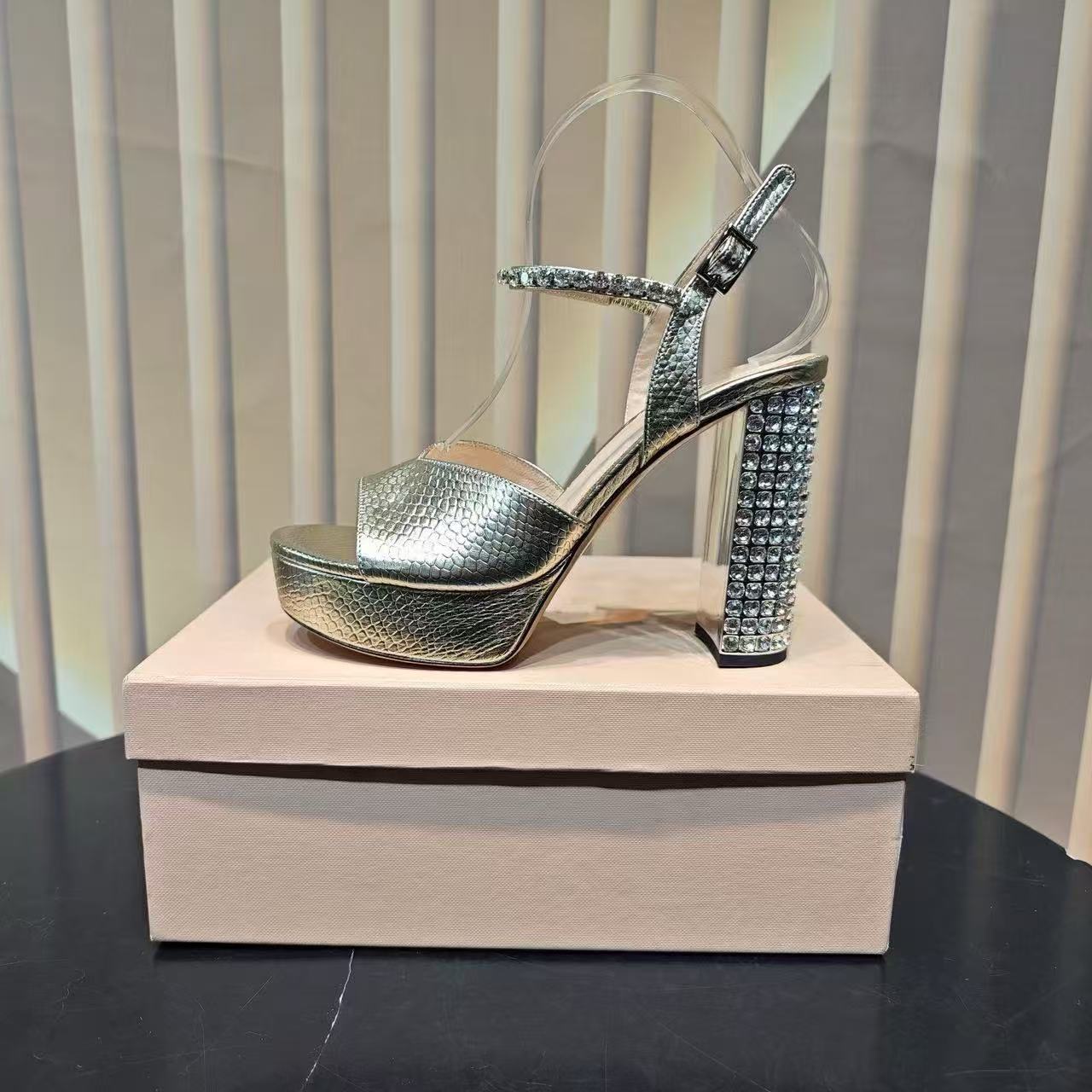 Designer Luxury Shoe Heel Platform Lady Rhinestone Black White Patent Leather Dress Party Modern Summer Ankle Strap Buckle Top Female Crystal Open T