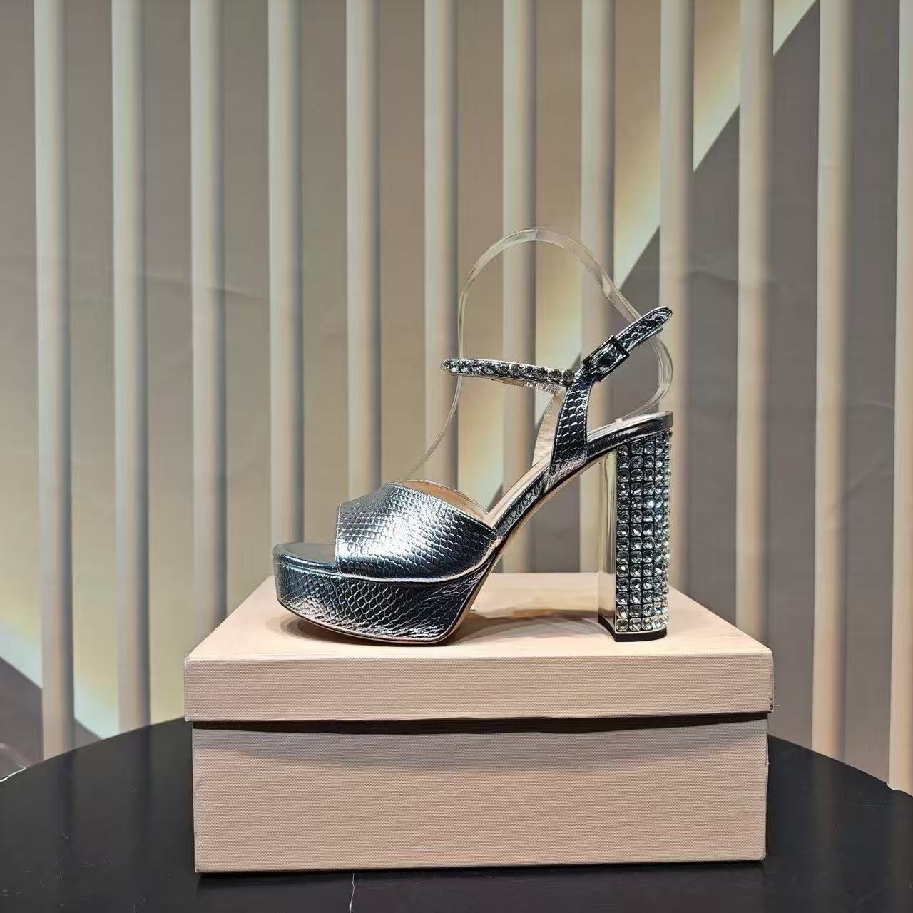 Luxury Designer Shoe Sandal Mule Heel Womens Patent Leather Black Silver Fashion Formal Spring Modern New Female Adult Top Sale Outdoor Crystal Stra