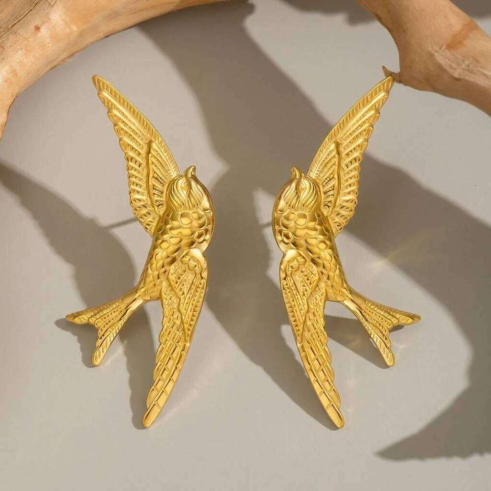 Trendy Unique Gold Plated Stainless Steel Swallow Bird for Women Vintage Animal Stud Earrings Party Daily Jewelry