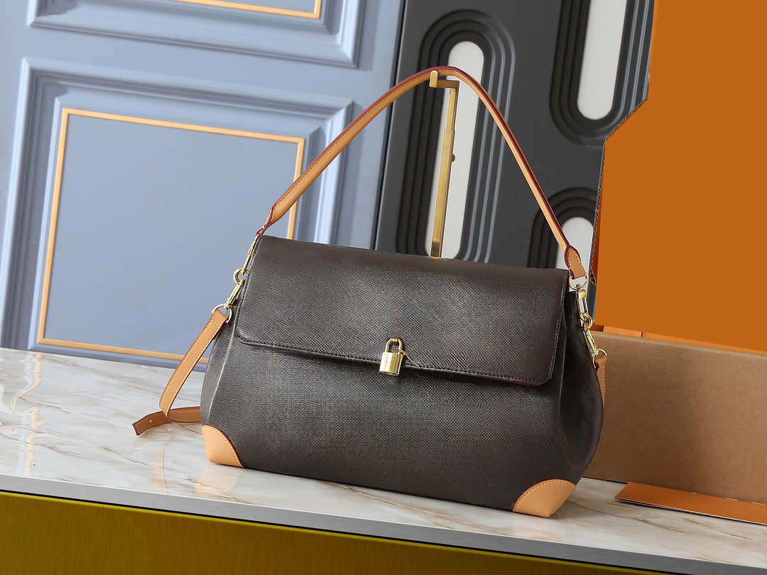 Spring and summer popular casual shoulder bag with interwoven letters and classic patterns. Large capacity daily commuting handbag and crossbody bag