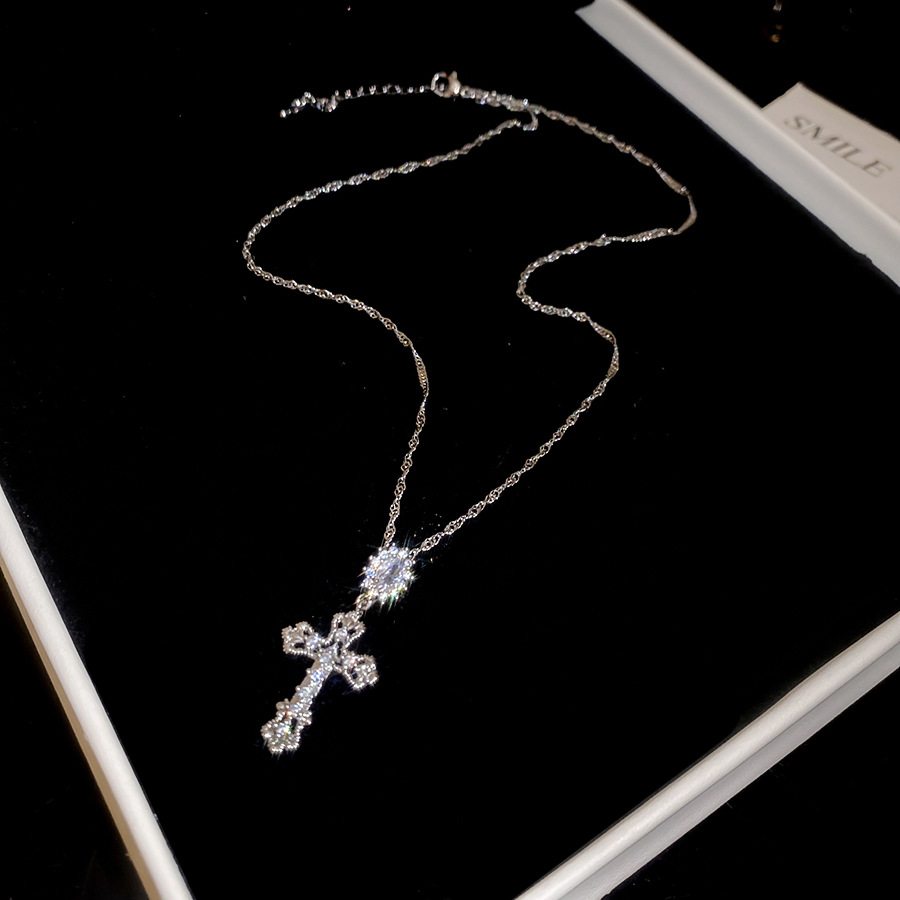 Cross Diamond Necklace for Women, Light Luxury Niche Trendy Cool Girl Choker, High-end Clavicle Chain, Hip-hop Style Accessory-image-1109399360