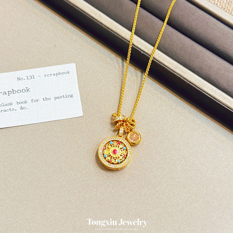 Rotatable Gold-Plated Eight Treasures Compass Vintage New Chinese Style Necklace, Luxurious Sophisticated, Retro and Unique Personality Necklace