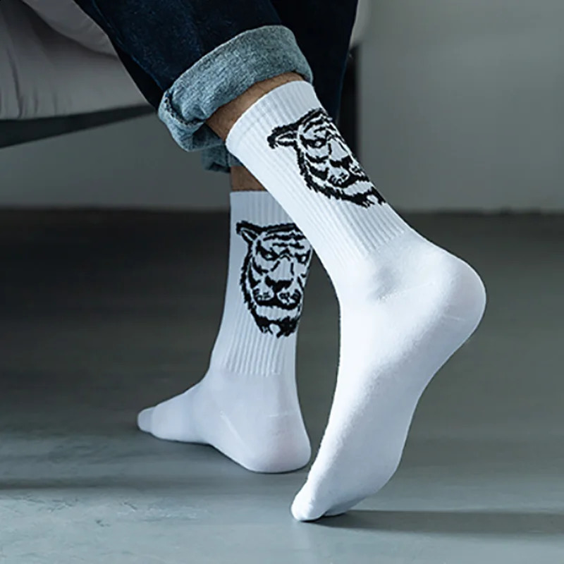 Mens Socks Cotton Animal Print College Style Cartoon Black White Panda Lion Eagle Tiger Wolf Sports Short Hip Hop Man Sox 260601