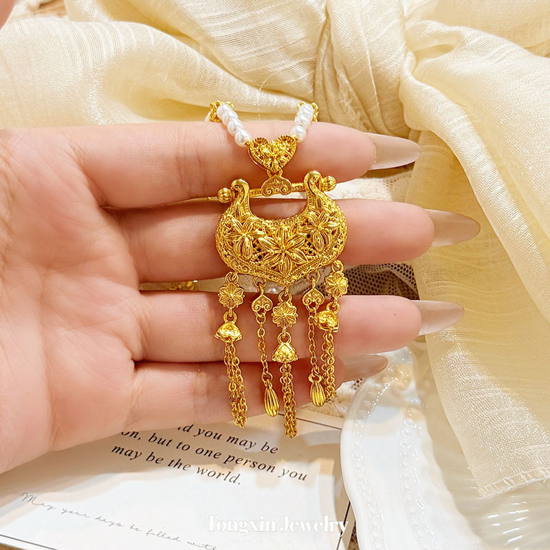 New Chinese-style national gold-plated hollow tassel Ruyi lock pendant for women, vintage palace style light luxury necklace