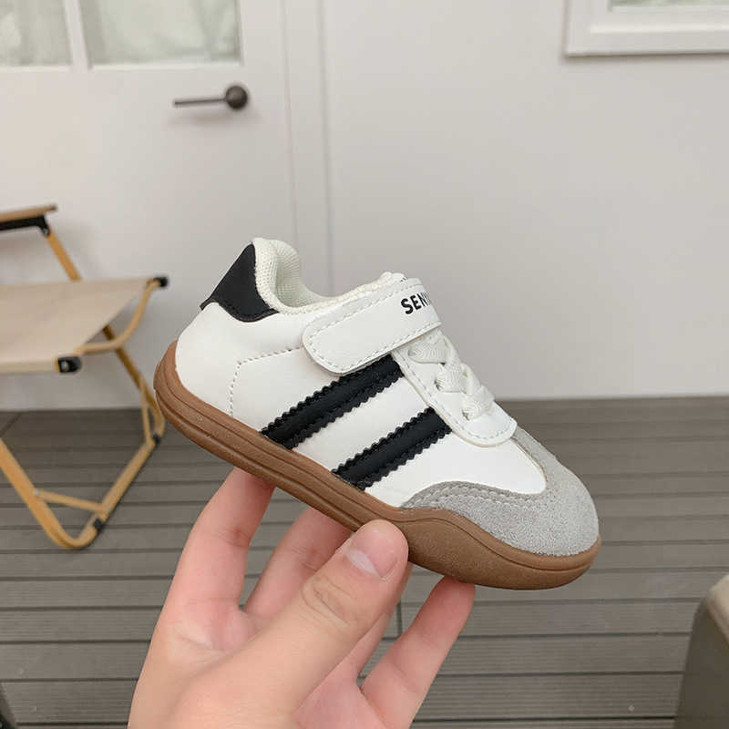 Childrens sports shoes new spring and autumn models boys soft-soled non-slip running shoes girls lightweight German training shoes versatile and cas