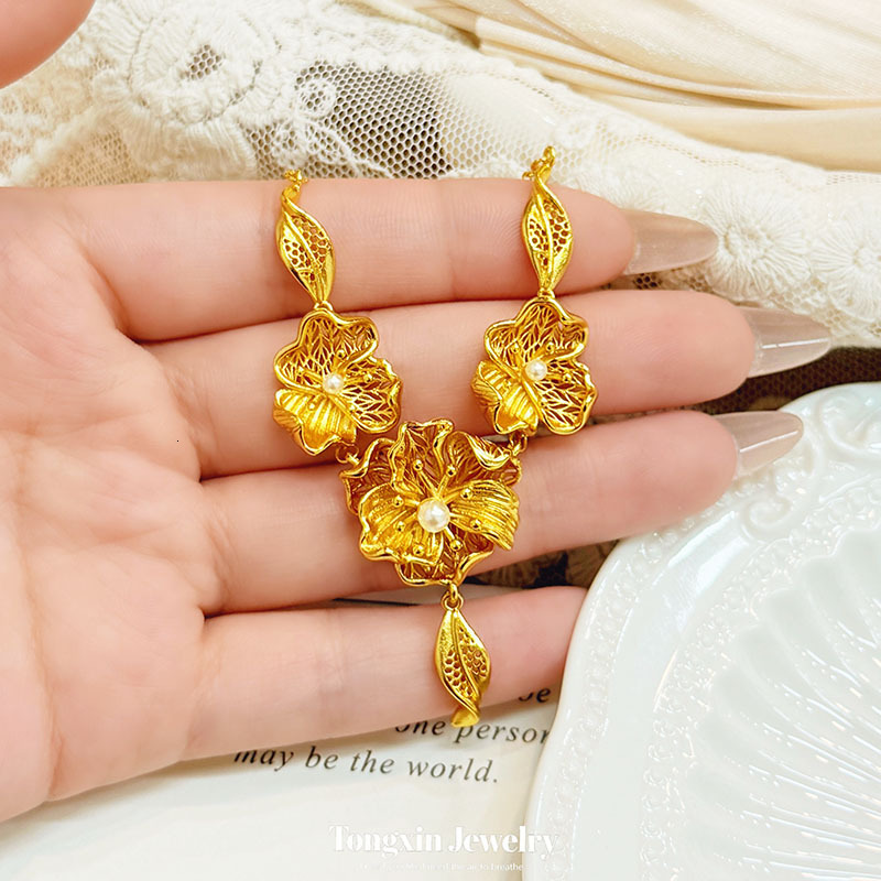 New gold-plated floral pearl Chinese-style luxurious hollow-out necklace, versatile design necklace