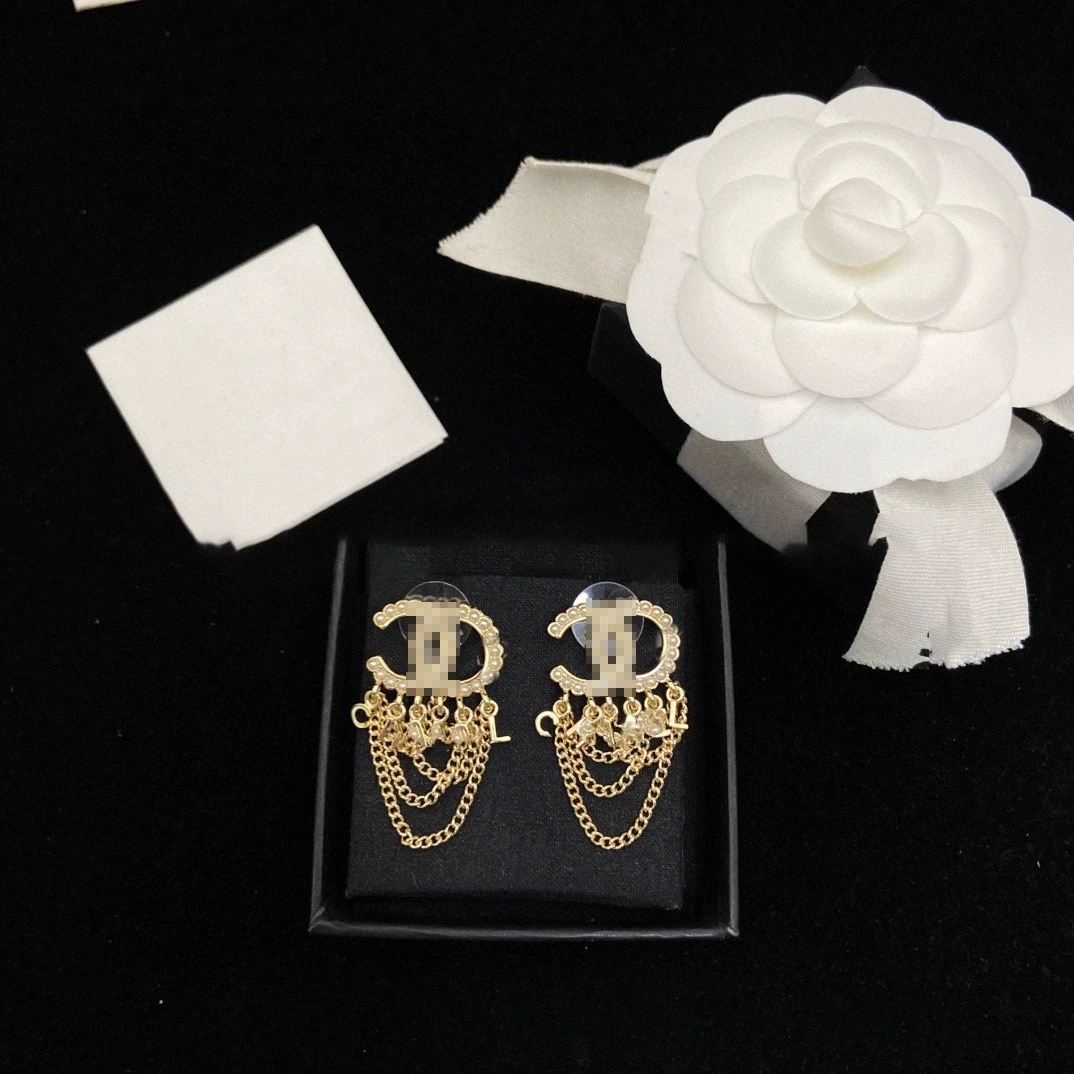 High version pearl shell earrings diamond luxury stud Women designer jewelry All match fashion Classic Studs wedding gifts q8LV#