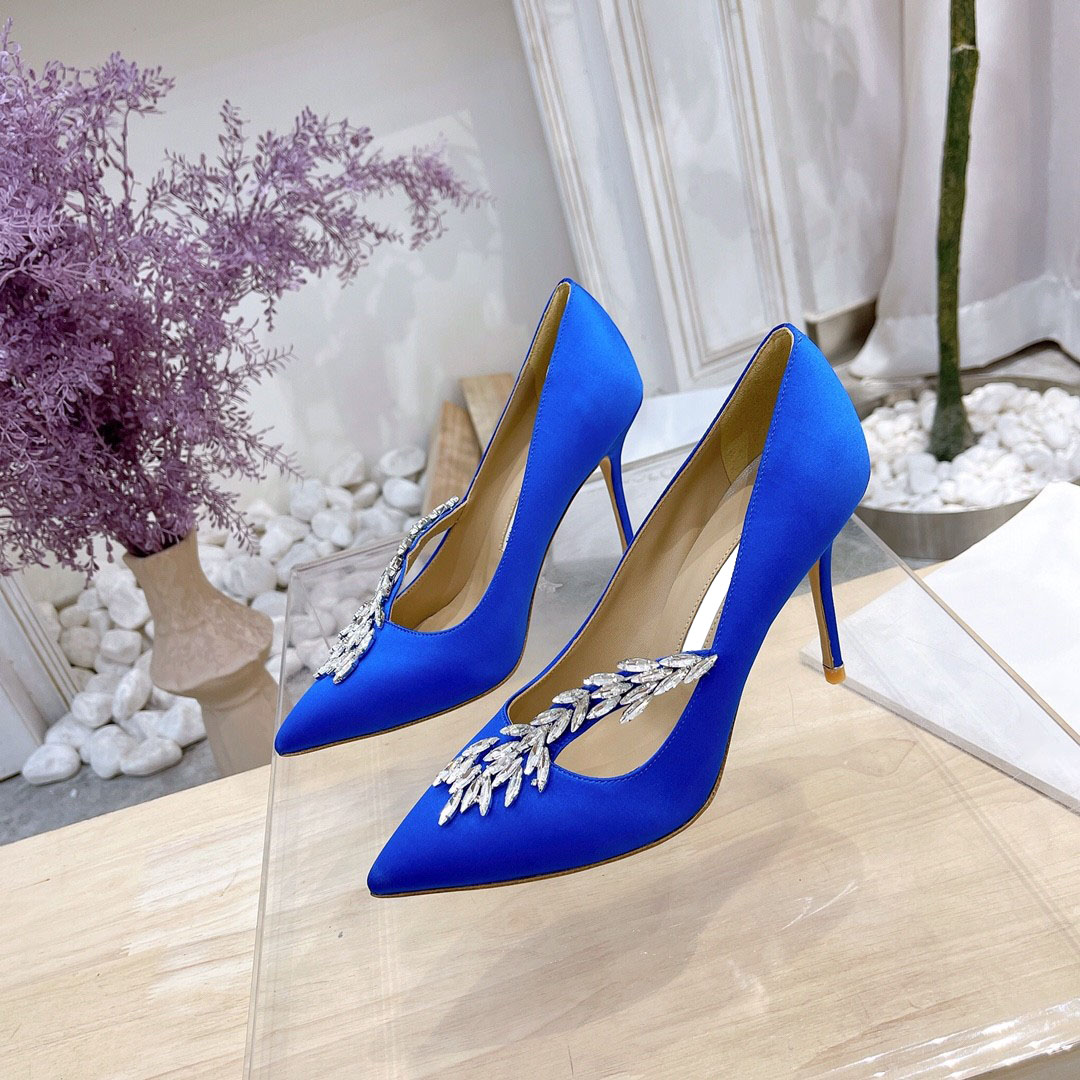 Des chaussures à talons hauts pour femme de qualité supérieure, style épi de blé, les belles chaussures dont toutes les femmes rêvent