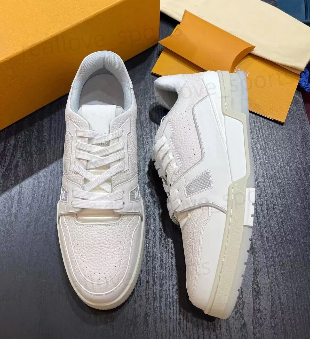 2026 fashion new printing casual skate Designer Sport Shoes White Luxury sneakers Embossed mens women low cut platform classic black white grey trai