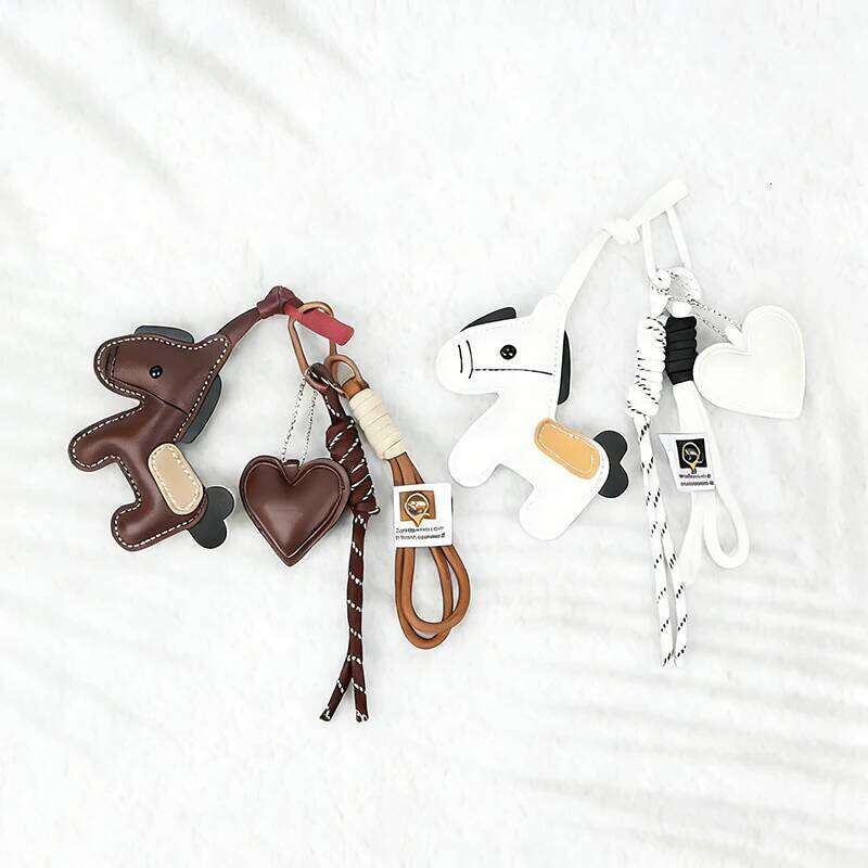 Designer Bag Cartoon Charm Vintage Style PU Leather Heart Pony Keychain Hanging Rope Lightweight Design Horse Bag Pendant d3e78