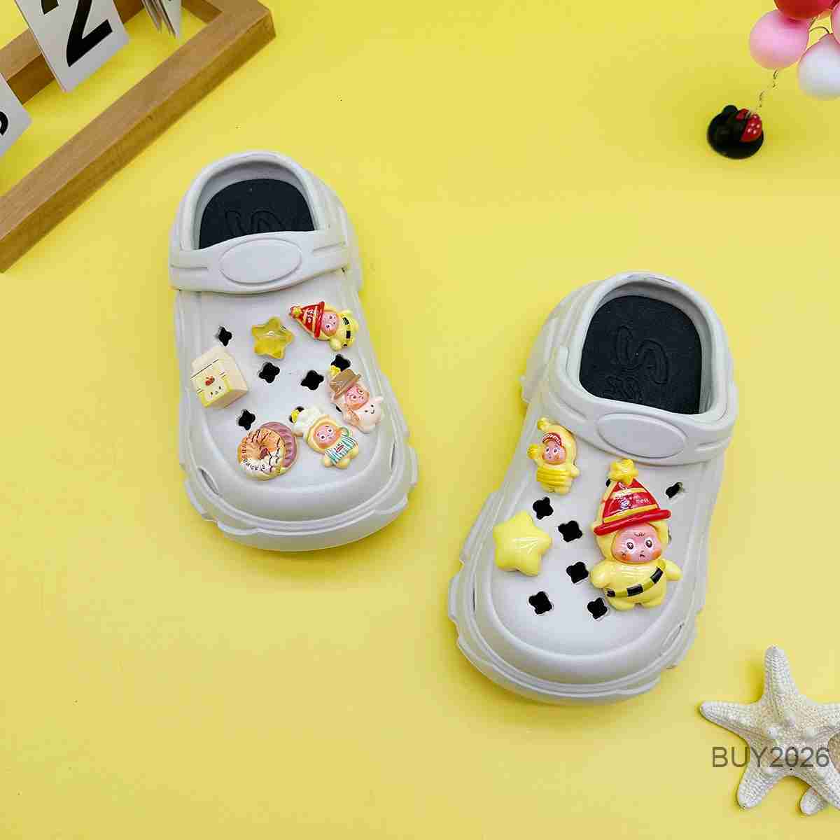 Designer New Fashion Slippers For Boys And Girls Cartoon Star People Soft Bottom Non - Slip Package Head Cool Slippers