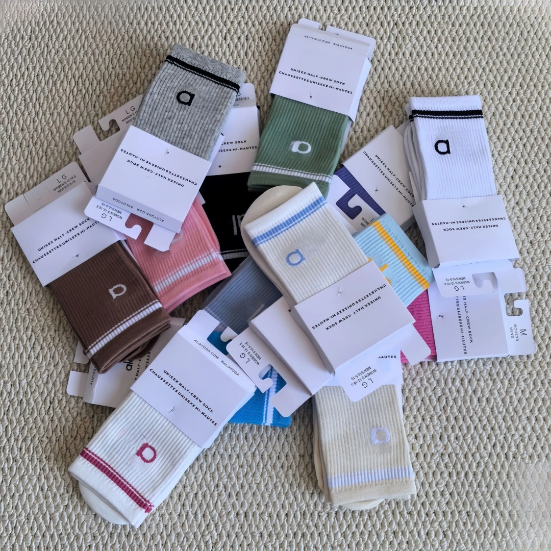 Vente en gros de chaussettes de créateurs toutes saisons pour hommes / femmes Chaussettes de mode Running Yoga Gym Trainings Chaussettes de sport