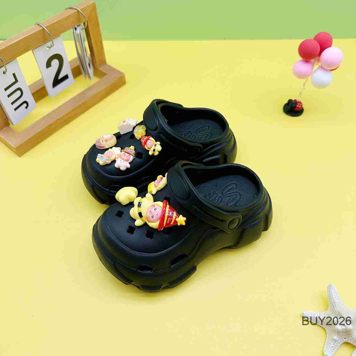 Designer New Fashion Slippers For Boys And Girls Cartoon Star People Soft Bottom Non - Slip Package Head Cool Slippers 2026s hot