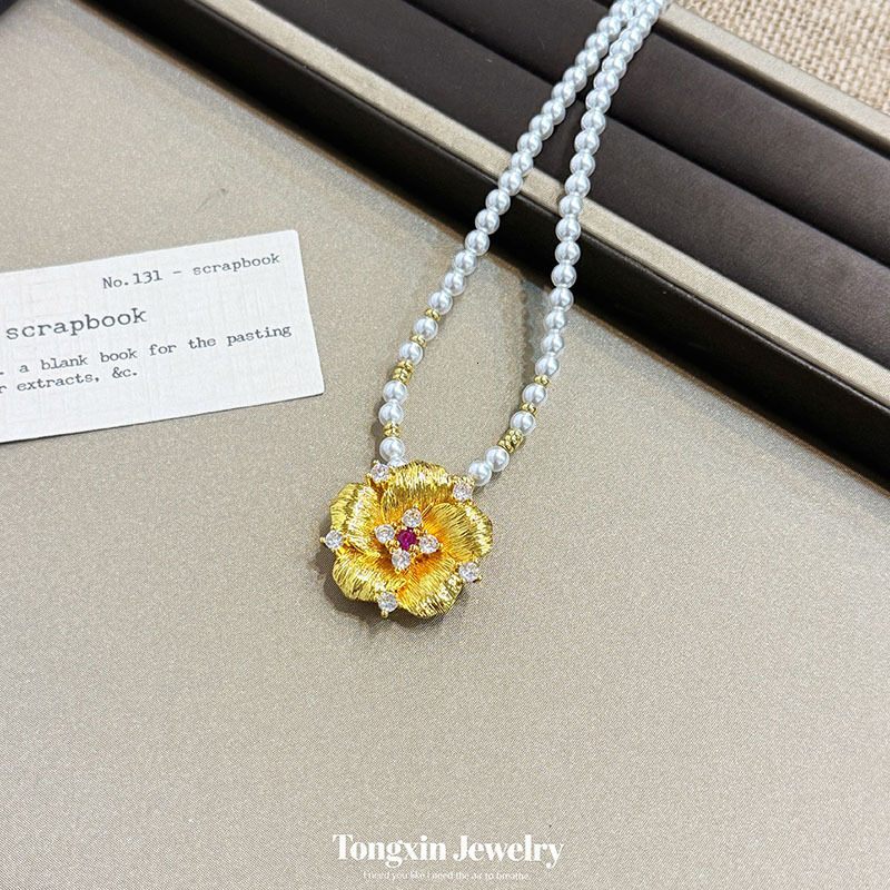 Elegant Luxurious New Chinese Style Pearl Necklace with Gold Plated Brushed Finish and Peony Flower Design