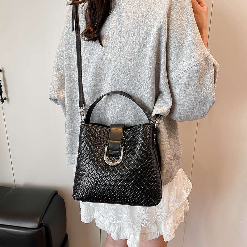 Light Luxury And Fashionable Female Designer Bag High-end And Versatile Single Shoulder Crossbody Bag Large Capacity Handbag Trendy Handbag For Wome