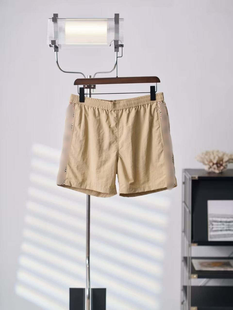 B Stylish high-grade plain weave silk shorts with elastic waistband, quick-drying, breathable, lightweight and comfortable
