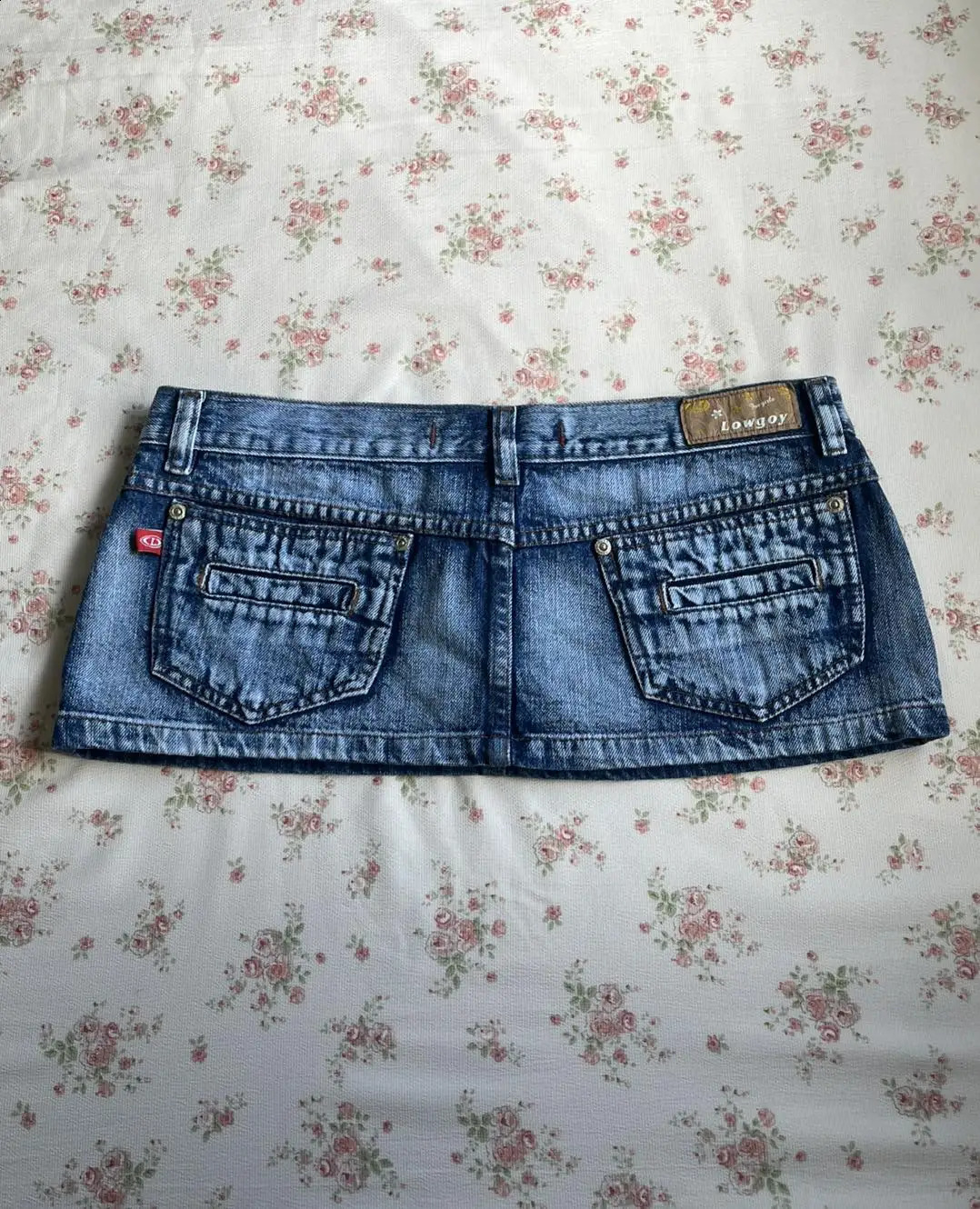 Y2K American Retro Blue Washed Denim Mini Skirt For Women Fashion Pocket Low Waist Metal Button Details Slim Casual Denim Skirt 260608