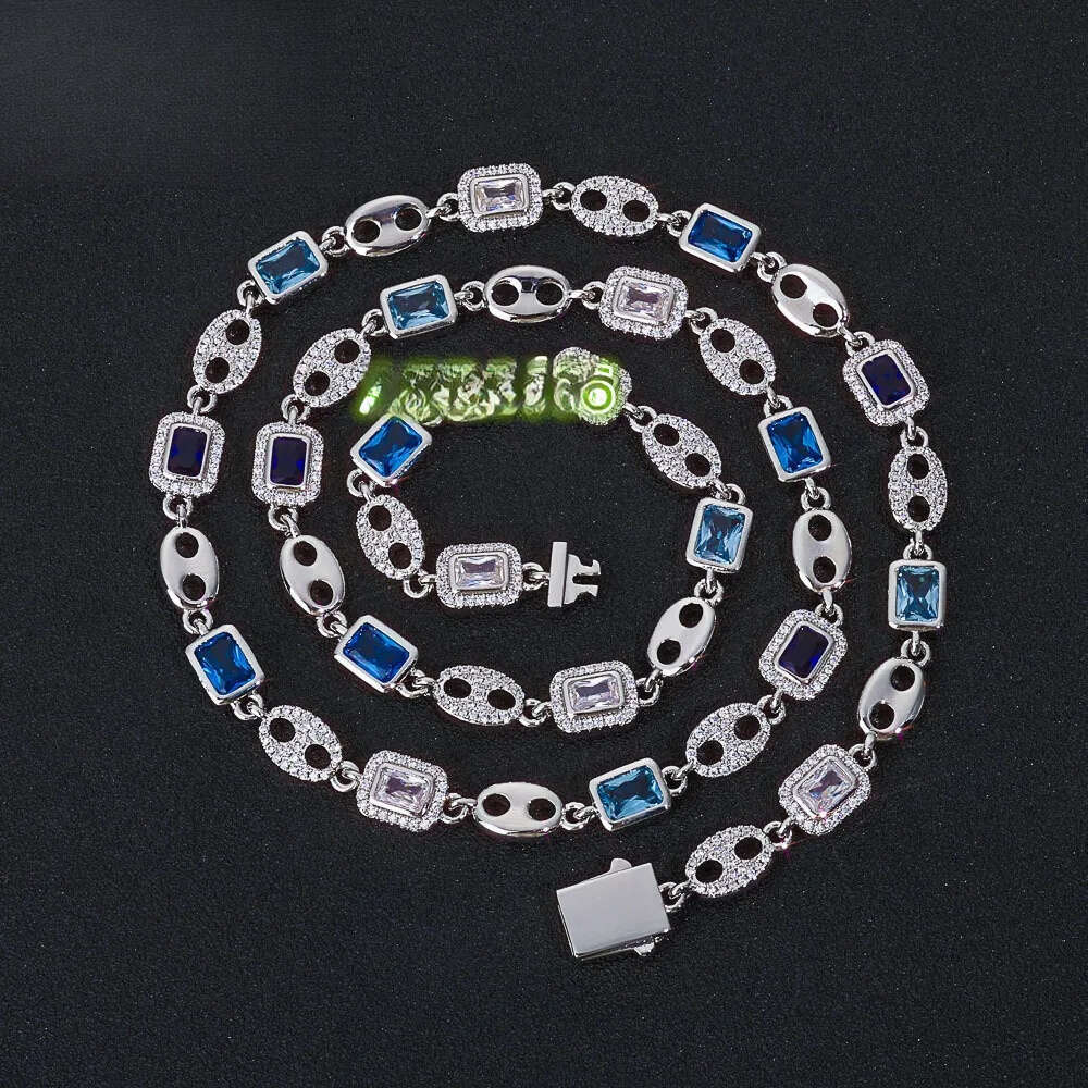Noraya luxury goods pig nose collar; gold plated geometric gemstones; blue and white diamonds; exquisite jewelry