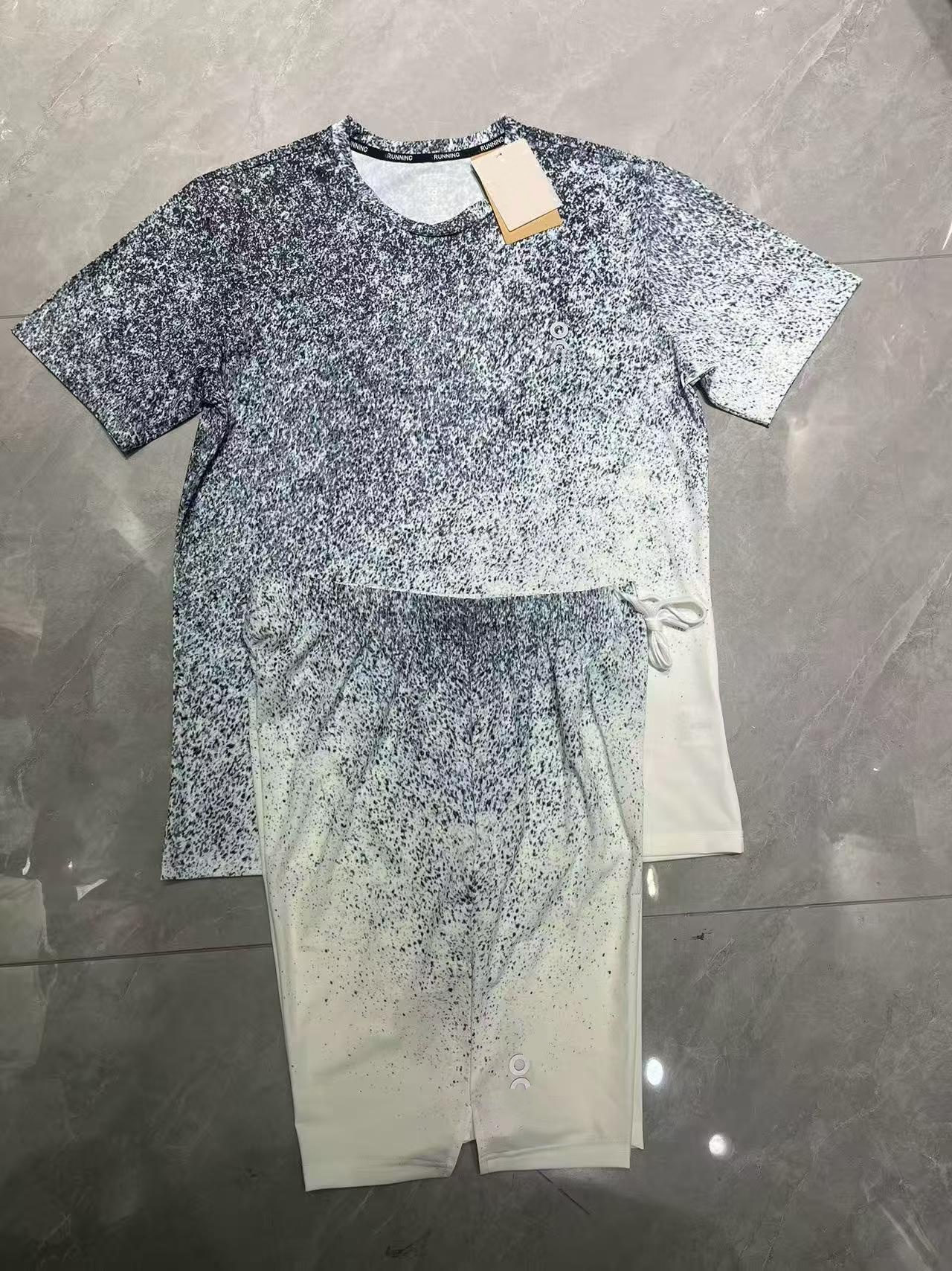 On Clouds Tracksuit Summer Mens Tracksuits Tech Sets Designer Onruning Tracksuit T Shirts And Shorts Set Two Piece Fitness Suit Print Quick Drying A