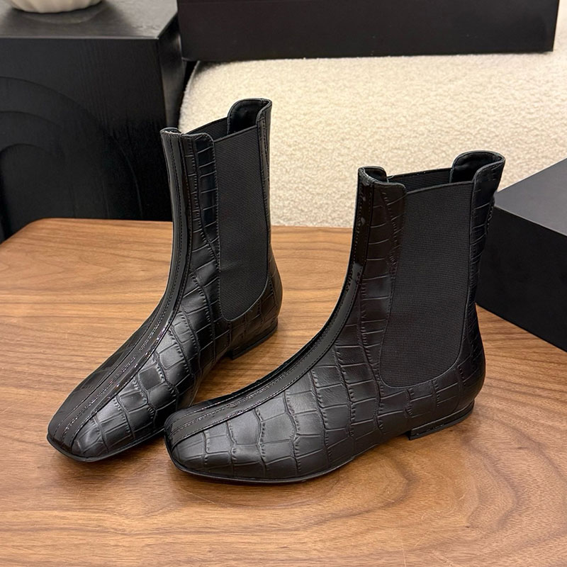Ladies Advanced Handicraft Workshop Series Short Boots Designer Textured Embossed Calf Leather Motorcycle Boots Womens Black White Color Blocked Wal