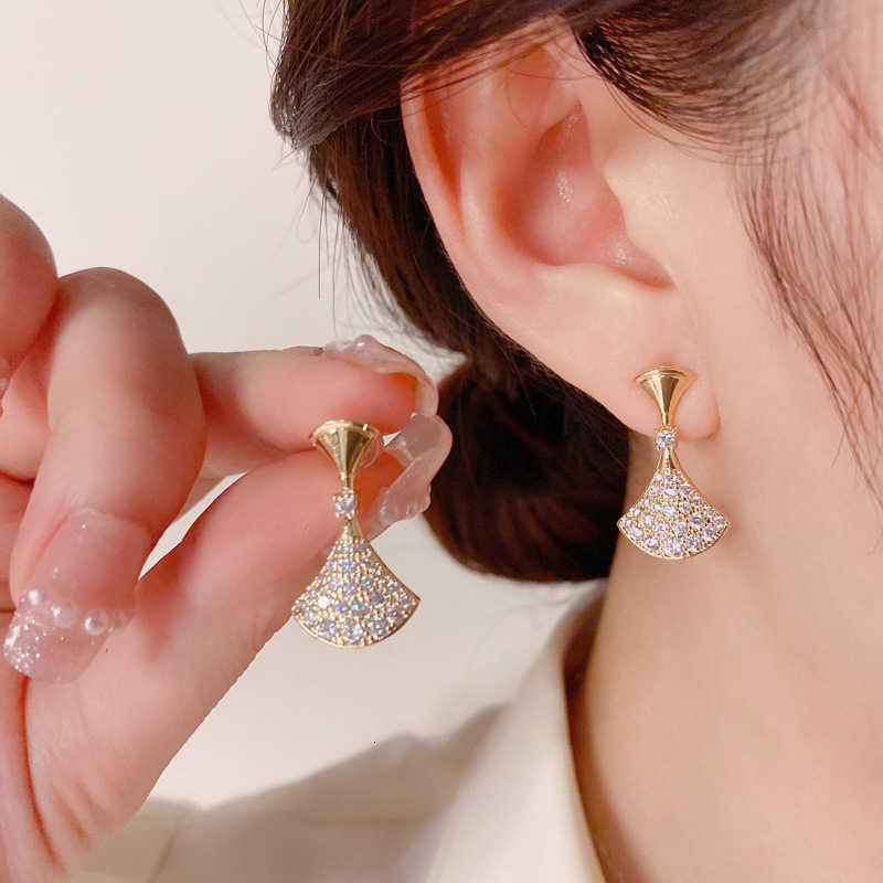 Luxury Brand Designer Jewelry S925 Silver Needle Fashion Temperament Excellent Sparkling All Diamond Elegant Skirt Earrings Exquisite Trendy Accesso
