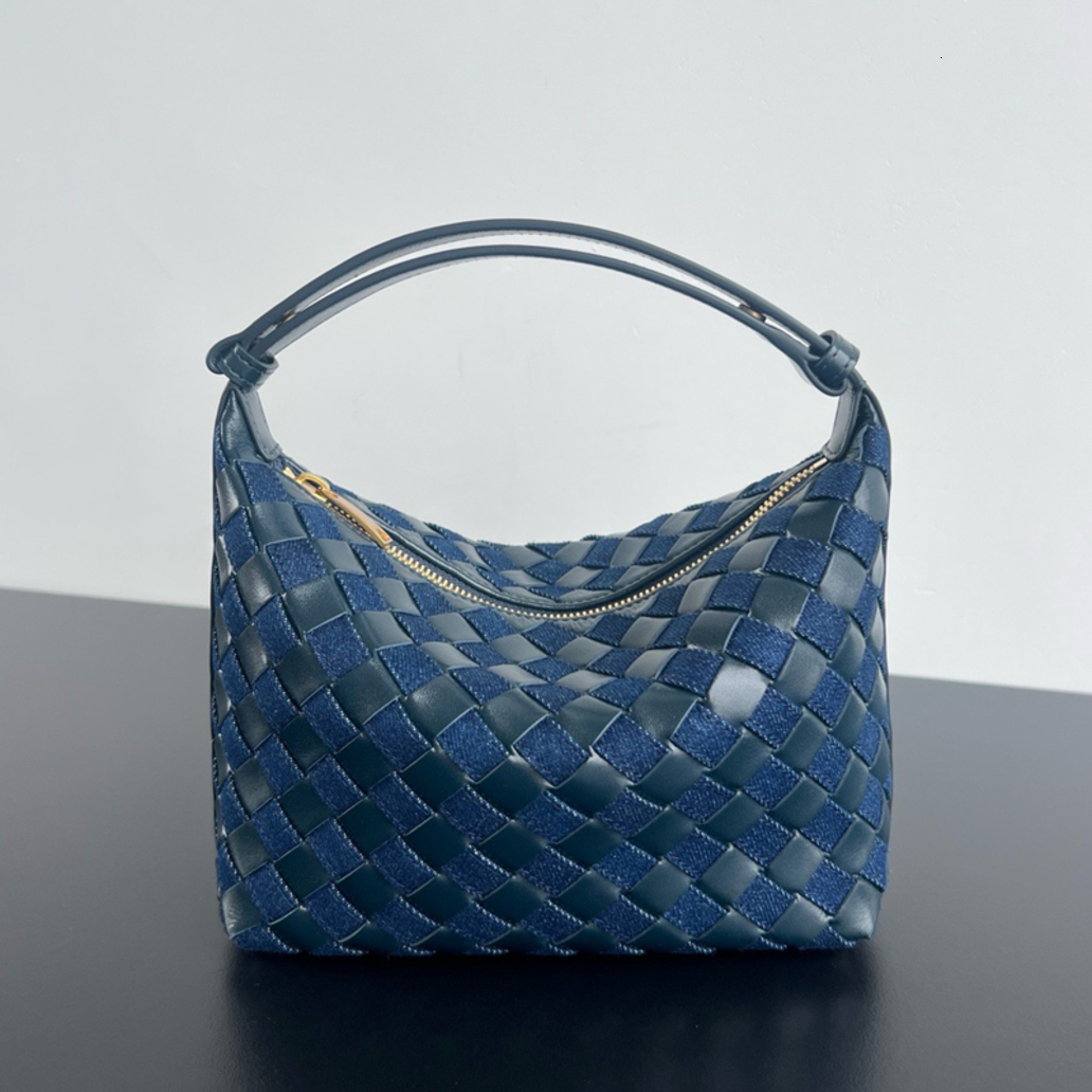 Makeup Bag Designer 10A Mirror Quality luxury Ladies Cosmetic Sheepskin Bento Armpit Hand Pull, Woven Lunch Box Bag, Commuter Tote Bag Free Shipping